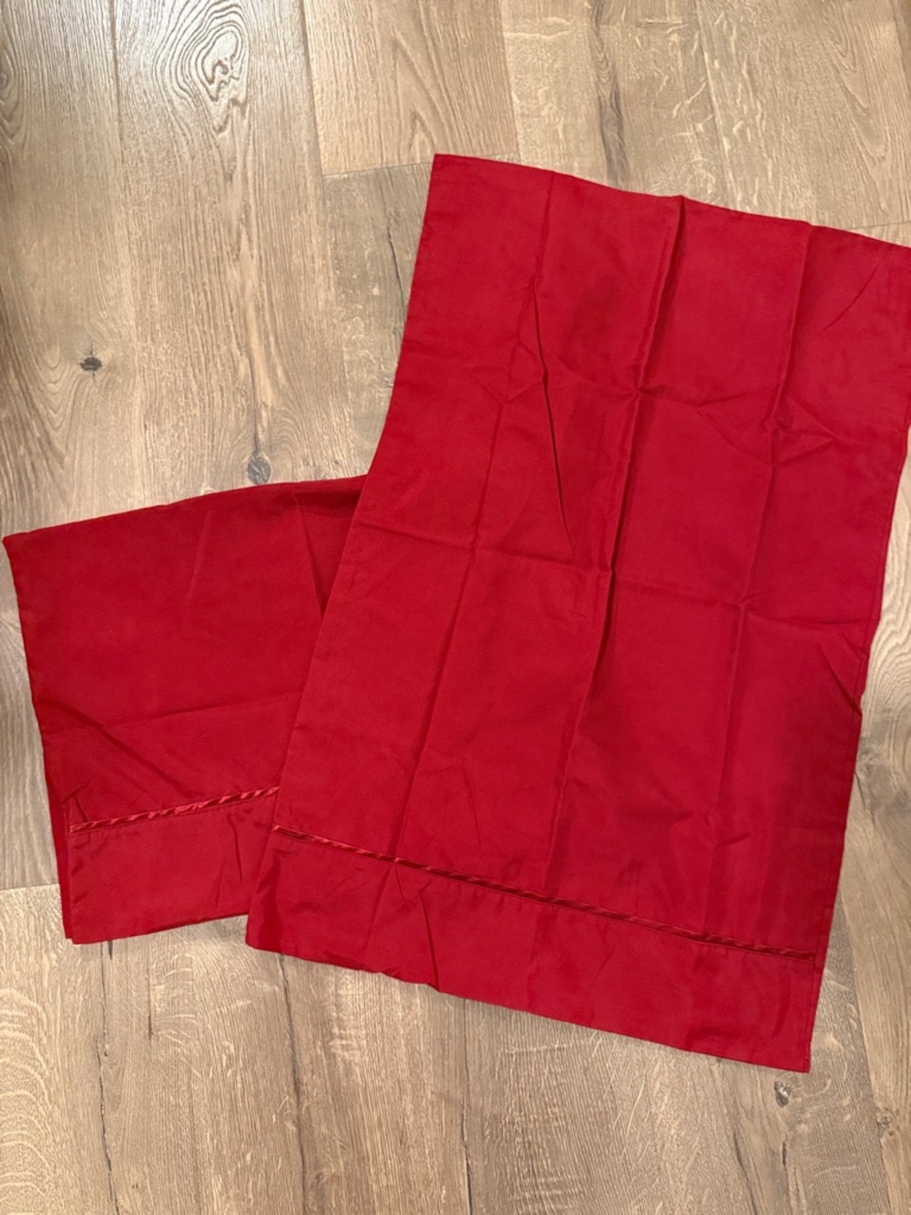 Solid Red Pillowcase Pair - Soft Home Bedding
